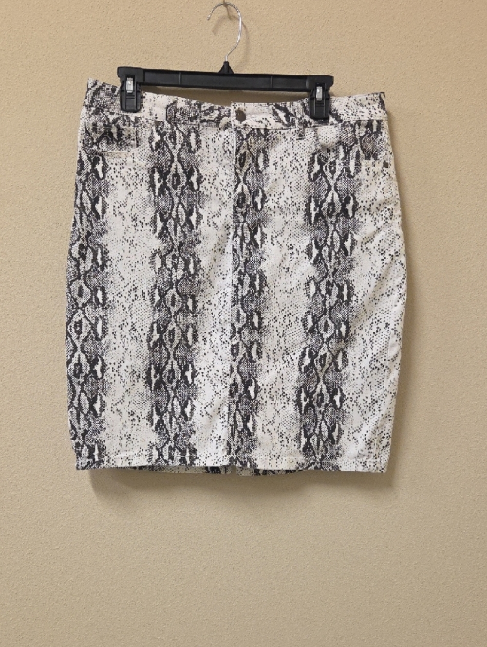 D. Jeans Co. Snake Print Mini Skirt - Black & Cream Size 12